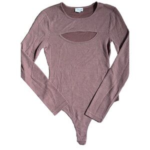 LE LIS BLUSH PINK LONG SLEEVE FITTED RIBBED BODYSUIT WITH CUTOUT SIZE SMALL
